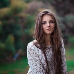 La fille au pull trop grand Victoire - rencontre-Milf-Issoire